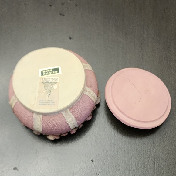 Vintage Dezine Ceramic Round Sewing Trinket Box - Picture 6 of 8